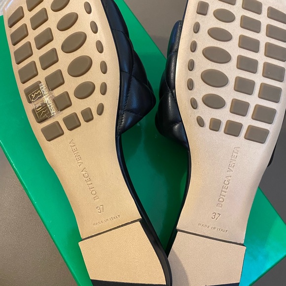 BOTTEGA VENETA Quilted Padded Flat Sandals In Black Leather 37. - Picture 4 of 10